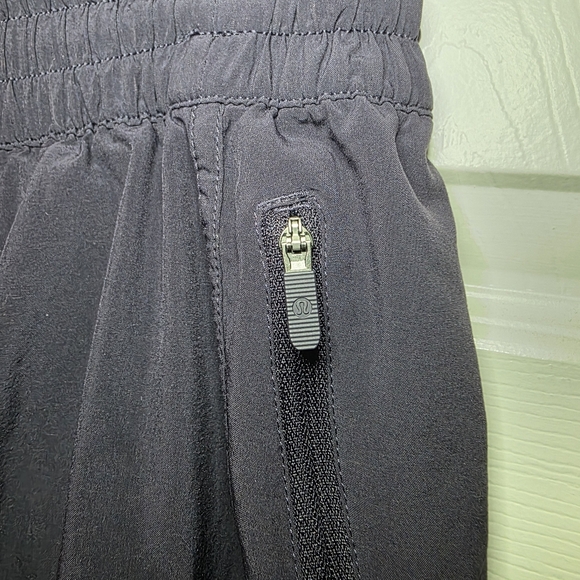 Lululemon Tracker Short V *4" Size 8 Black - Picture 2 of 9